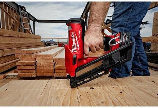 M18 FUEL 30 Degree Framing Nailer - Image 3
