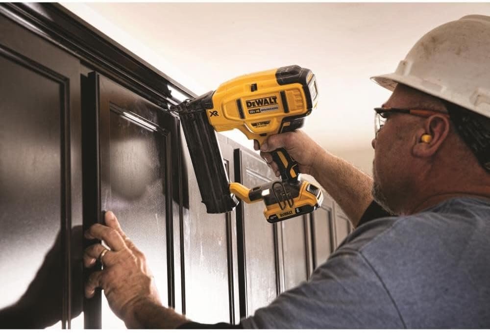 DEWALT DCN680B 20V MAX* XR® 18 GA Cordless Brad Nailer (Tool Only) - Image 3